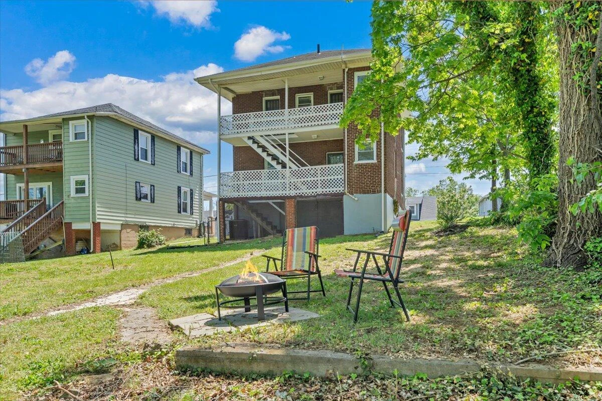 1627 Mercer AVE - Photo 50