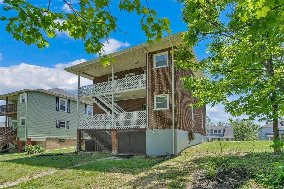 1627 Mercer AVE - Photo 52