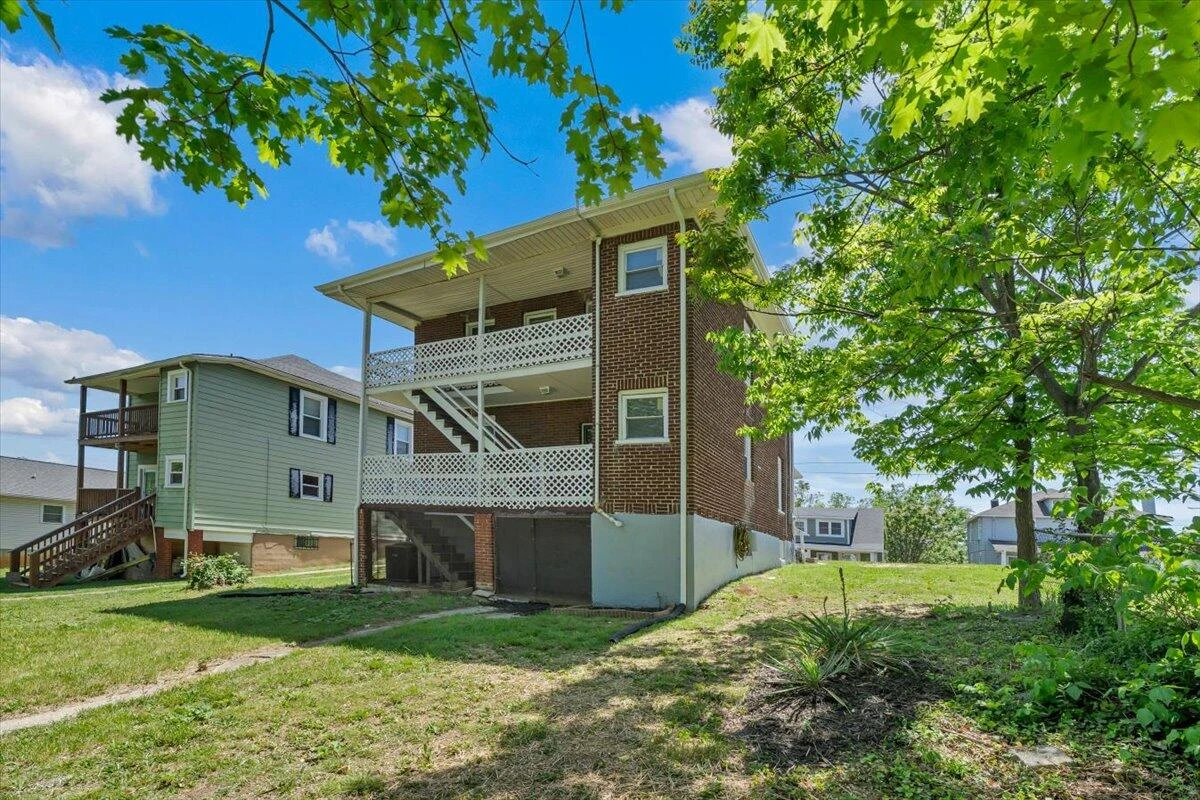 1627 Mercer AVE - Photo 53