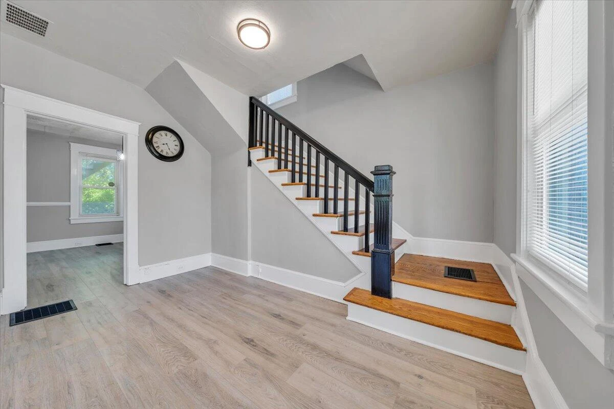 1627 Mercer AVE - Photo 6