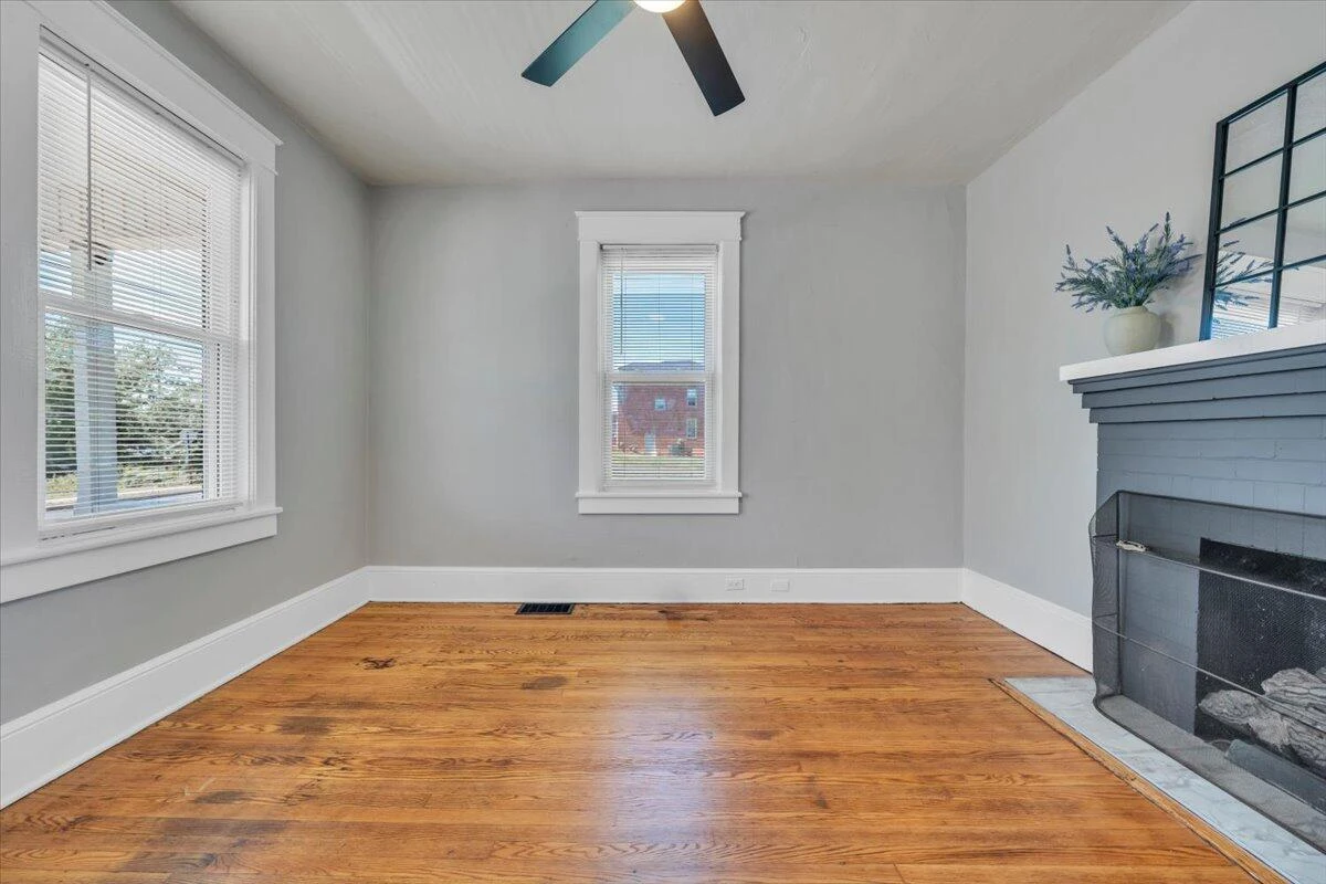 1627 Mercer AVE - Photo 8