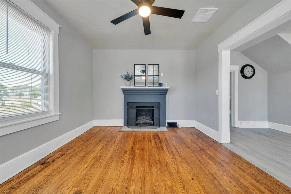 1627 Mercer AVE - Photo 9