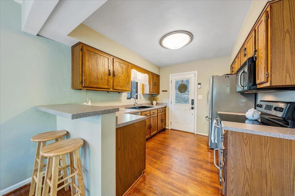 8664 Martins Creek RD - Photo 15