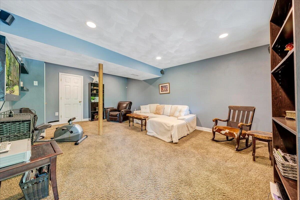 8664 Martins Creek RD - Photo 28