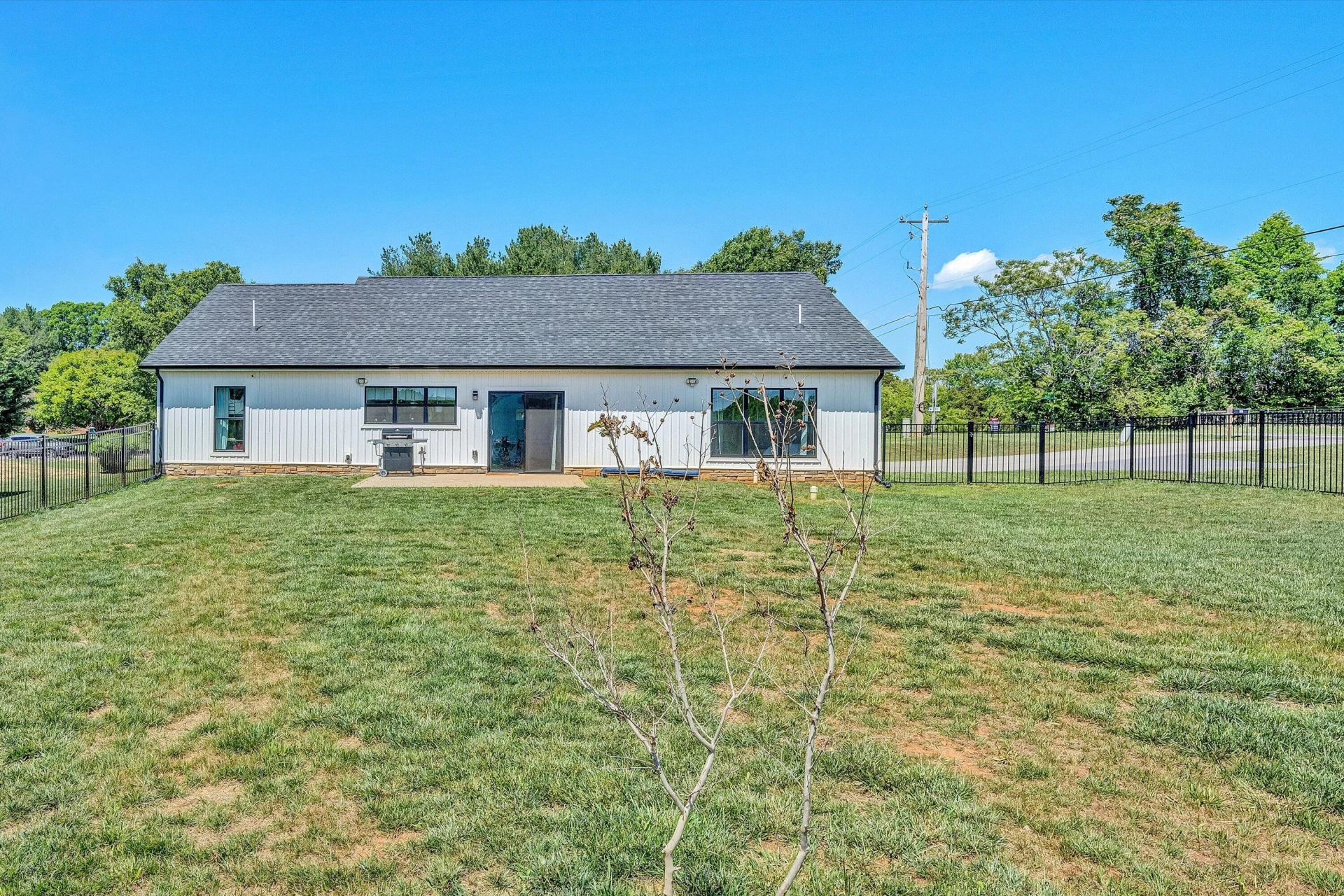 915 Morewood RD - Photo 41