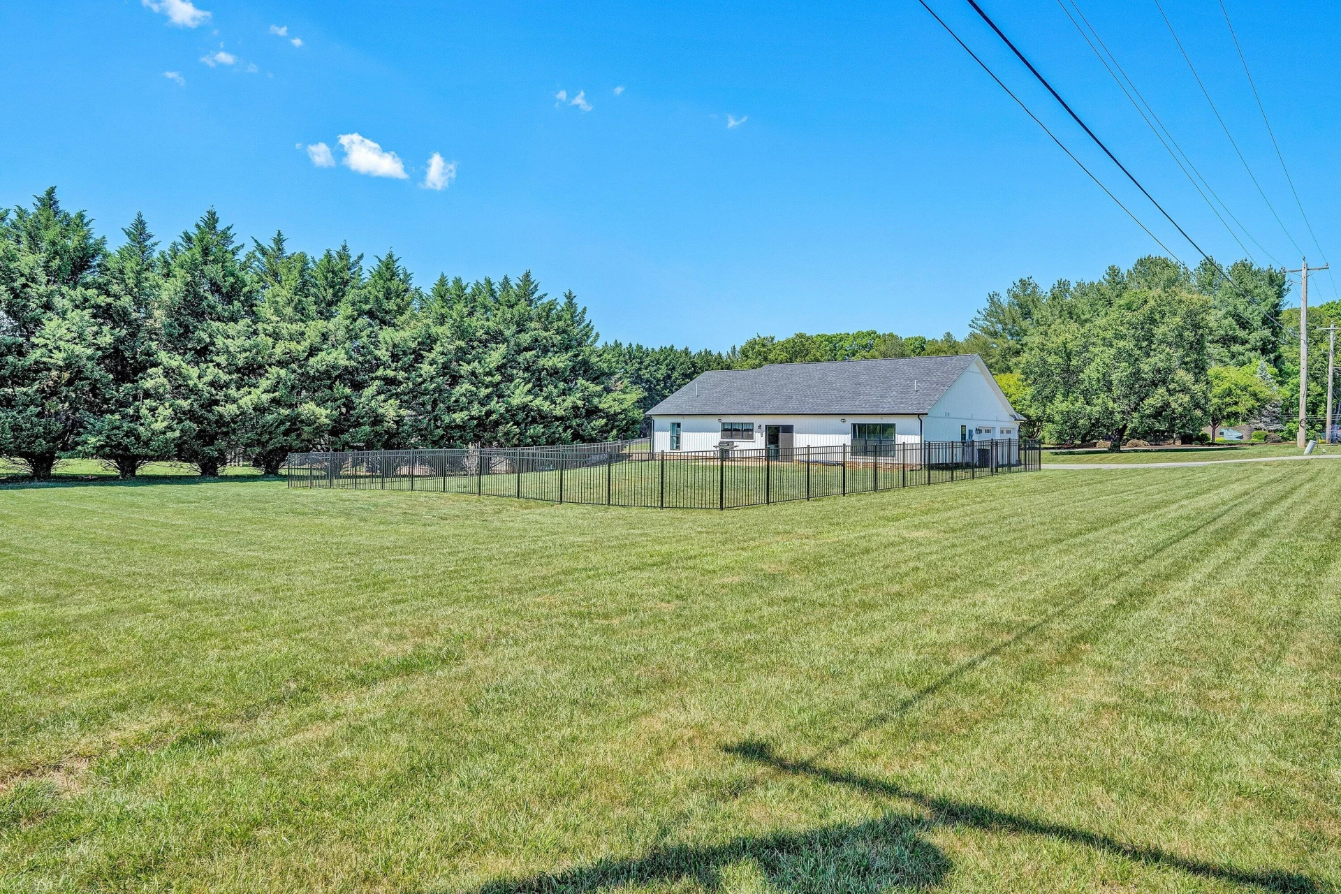 915 Morewood RD - Photo 45