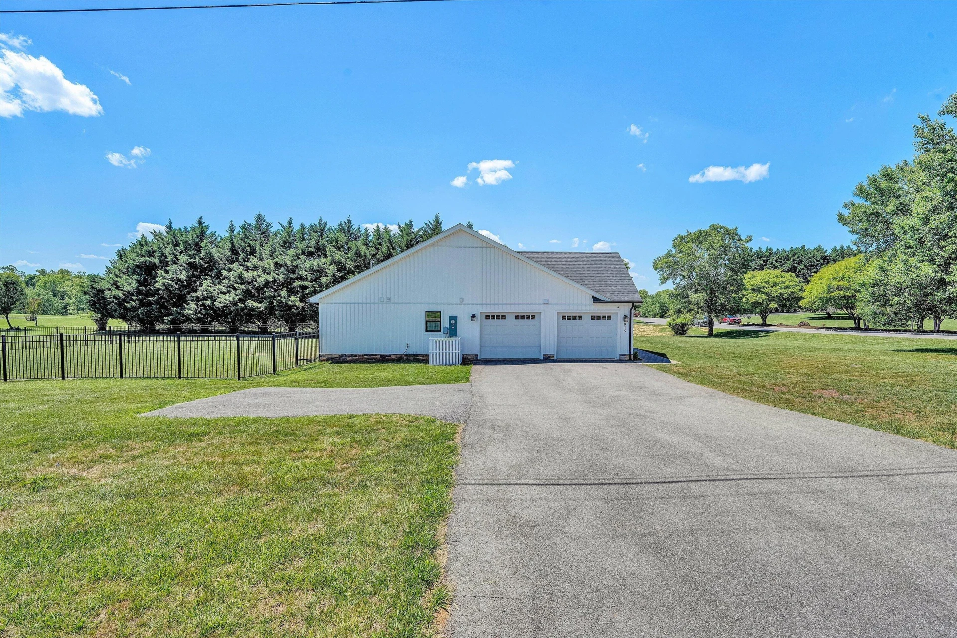915 Morewood RD - Photo 46