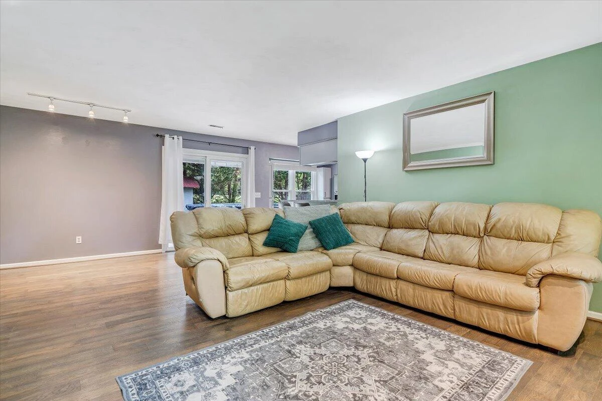 1233 Martha DR - Photo 12