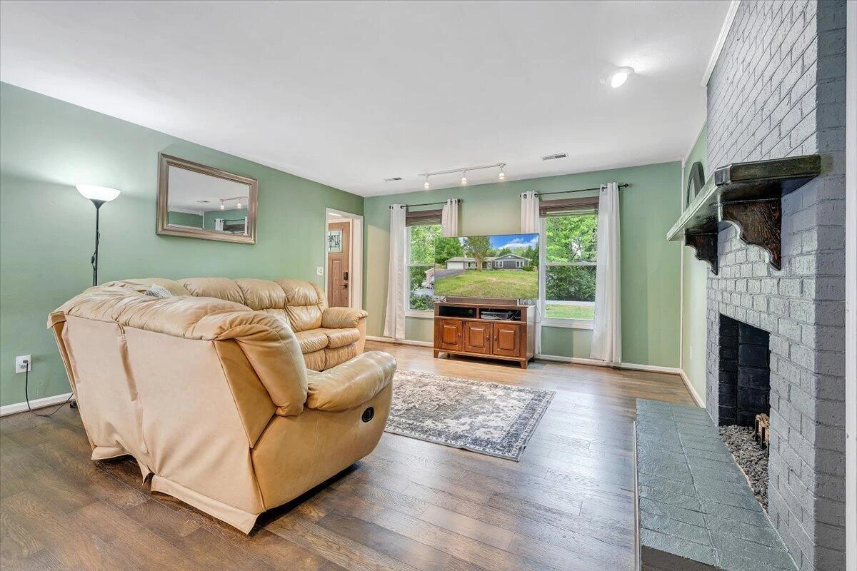 1233 Martha DR - Photo 13