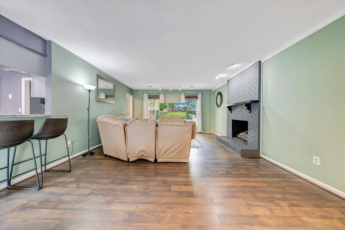 1233 Martha DR - Photo 15