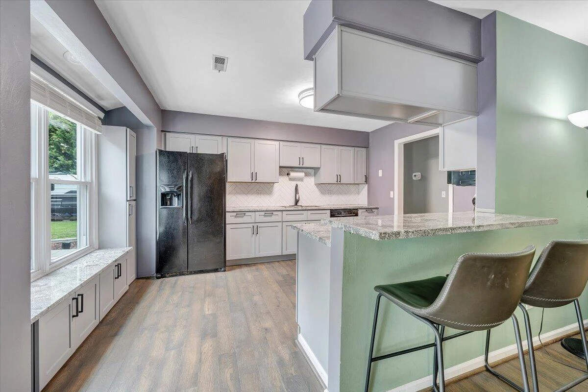 1233 Martha DR - Photo 17