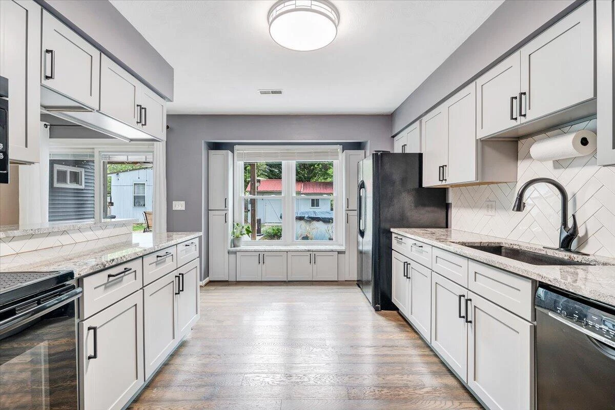 1233 Martha DR - Photo 20
