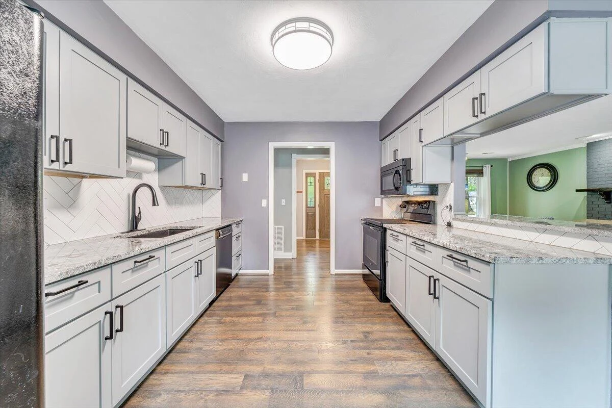 1233 Martha DR - Photo 23