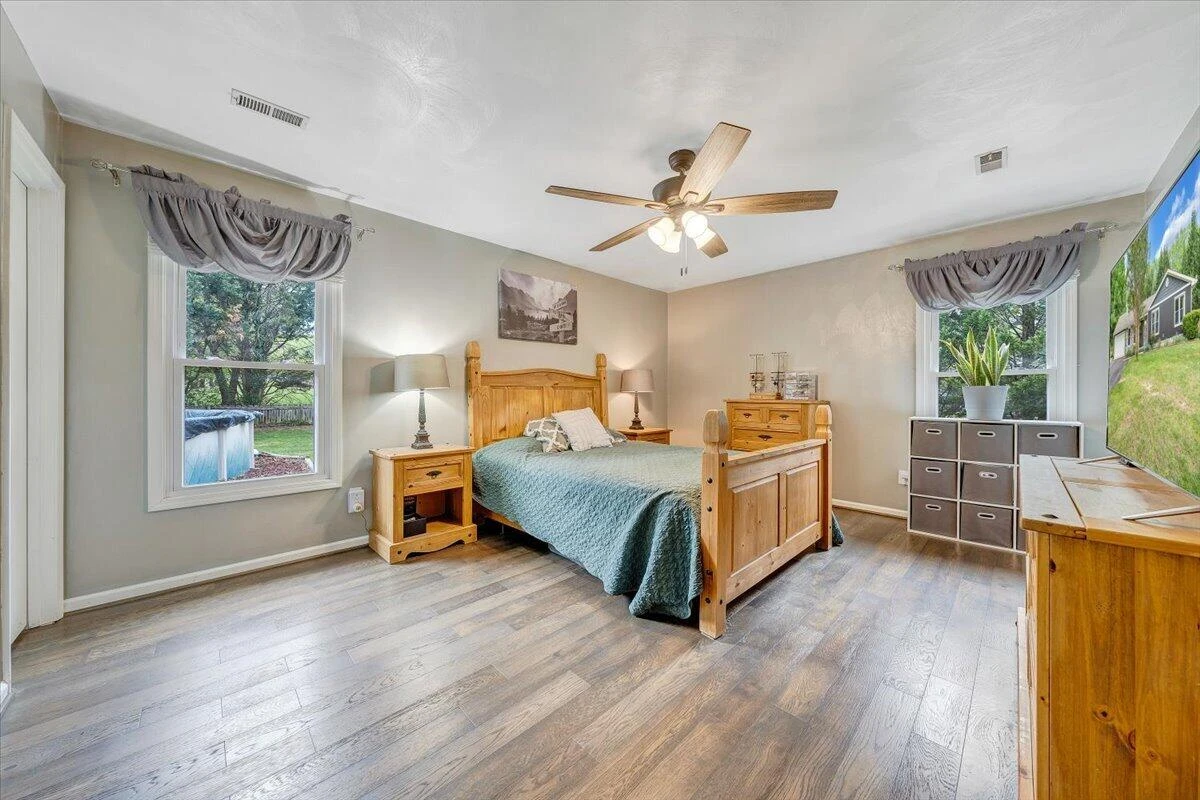 1233 Martha DR - Photo 25
