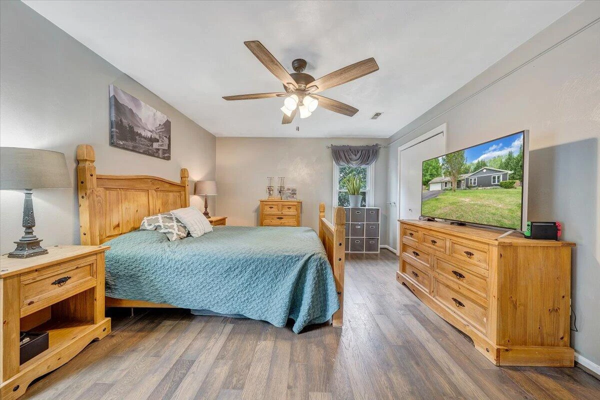 1233 Martha DR - Photo 26
