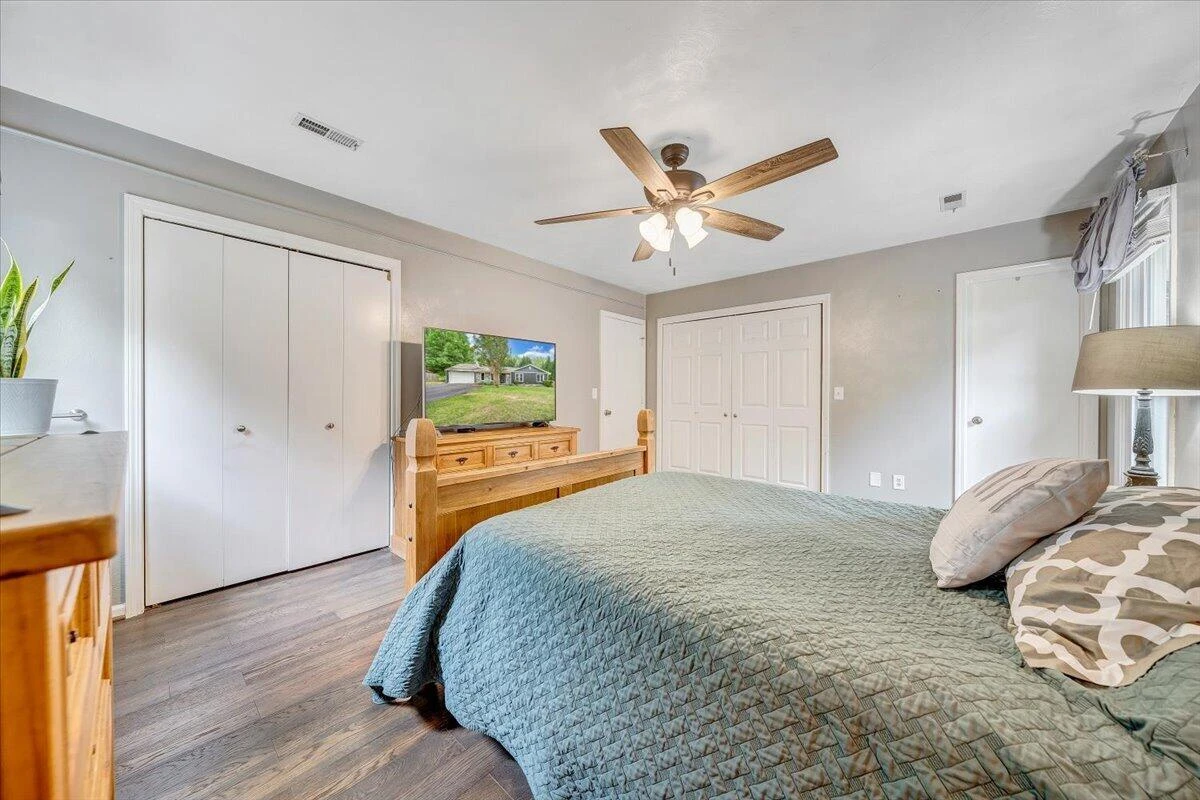 1233 Martha DR - Photo 27