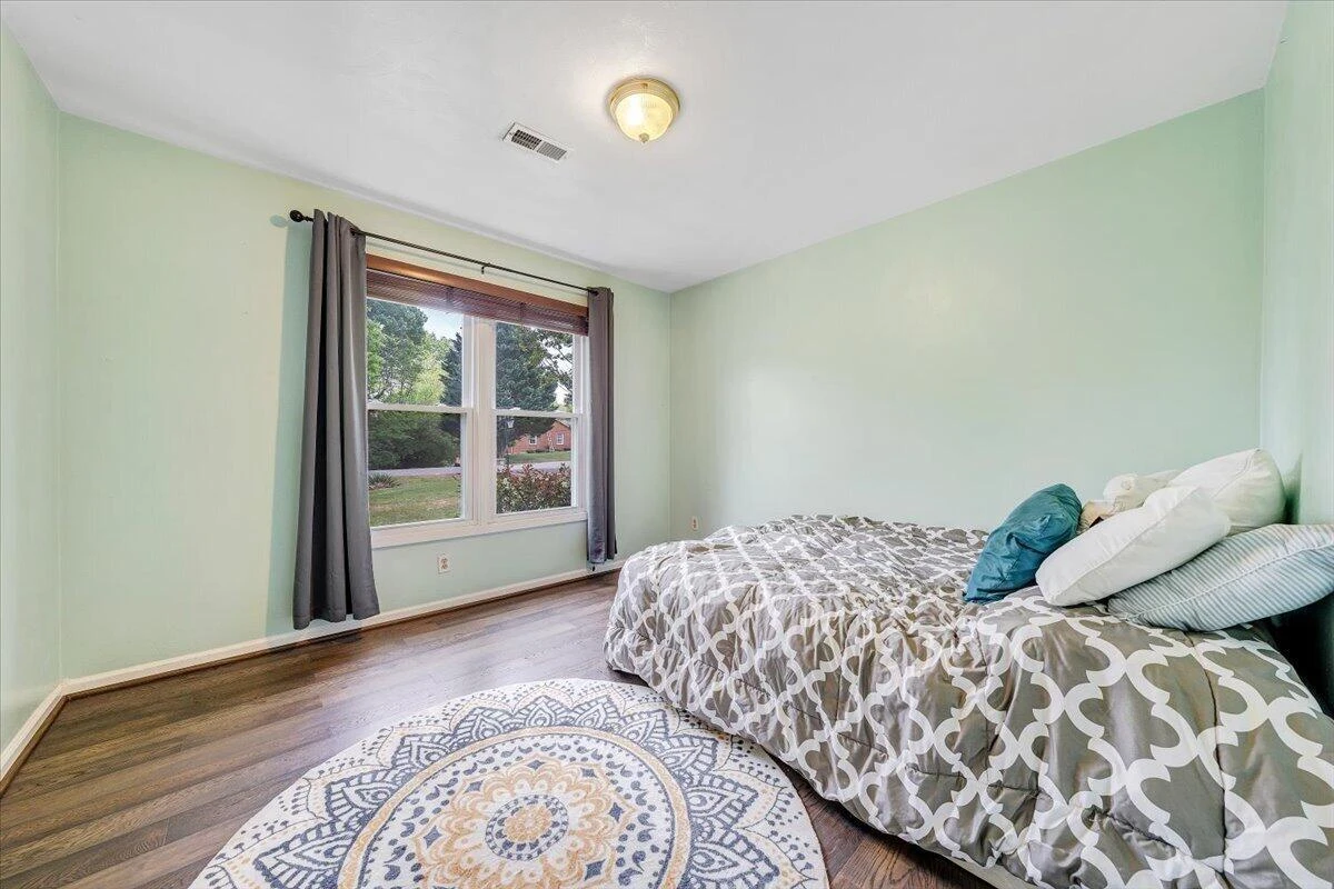 1233 Martha DR - Photo 32