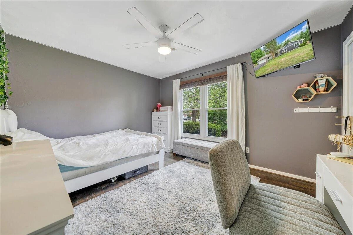 1233 Martha DR - Photo 34