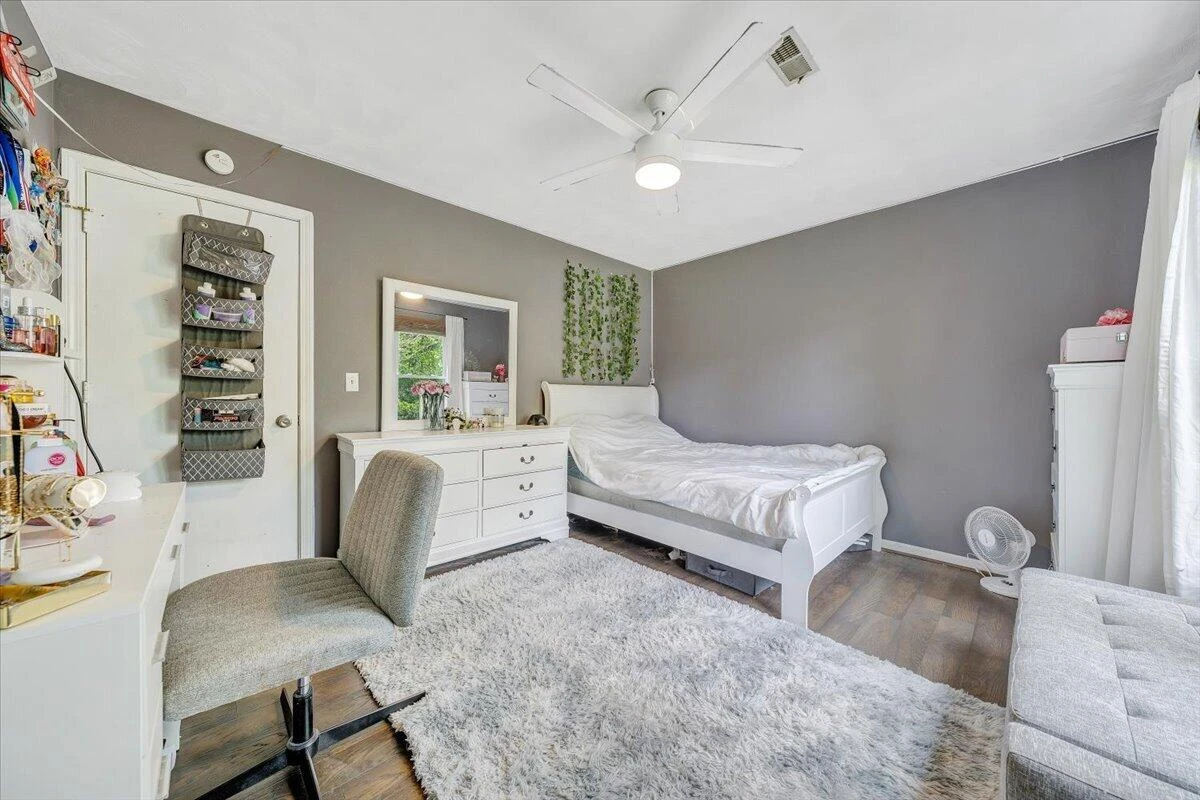 1233 Martha DR - Photo 35