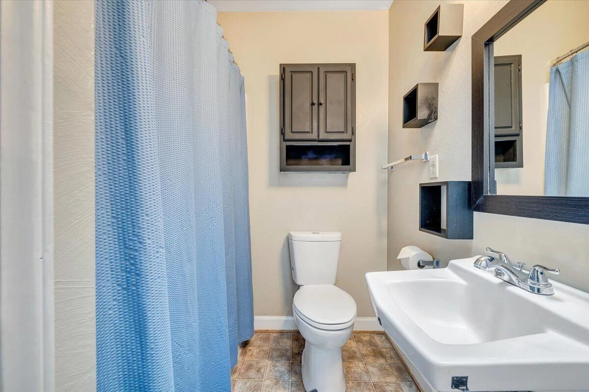 1233 Martha DR - Photo 41
