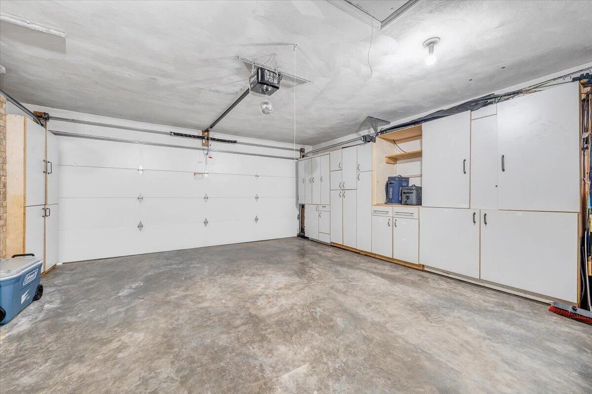 1233 Martha DR - Photo 44