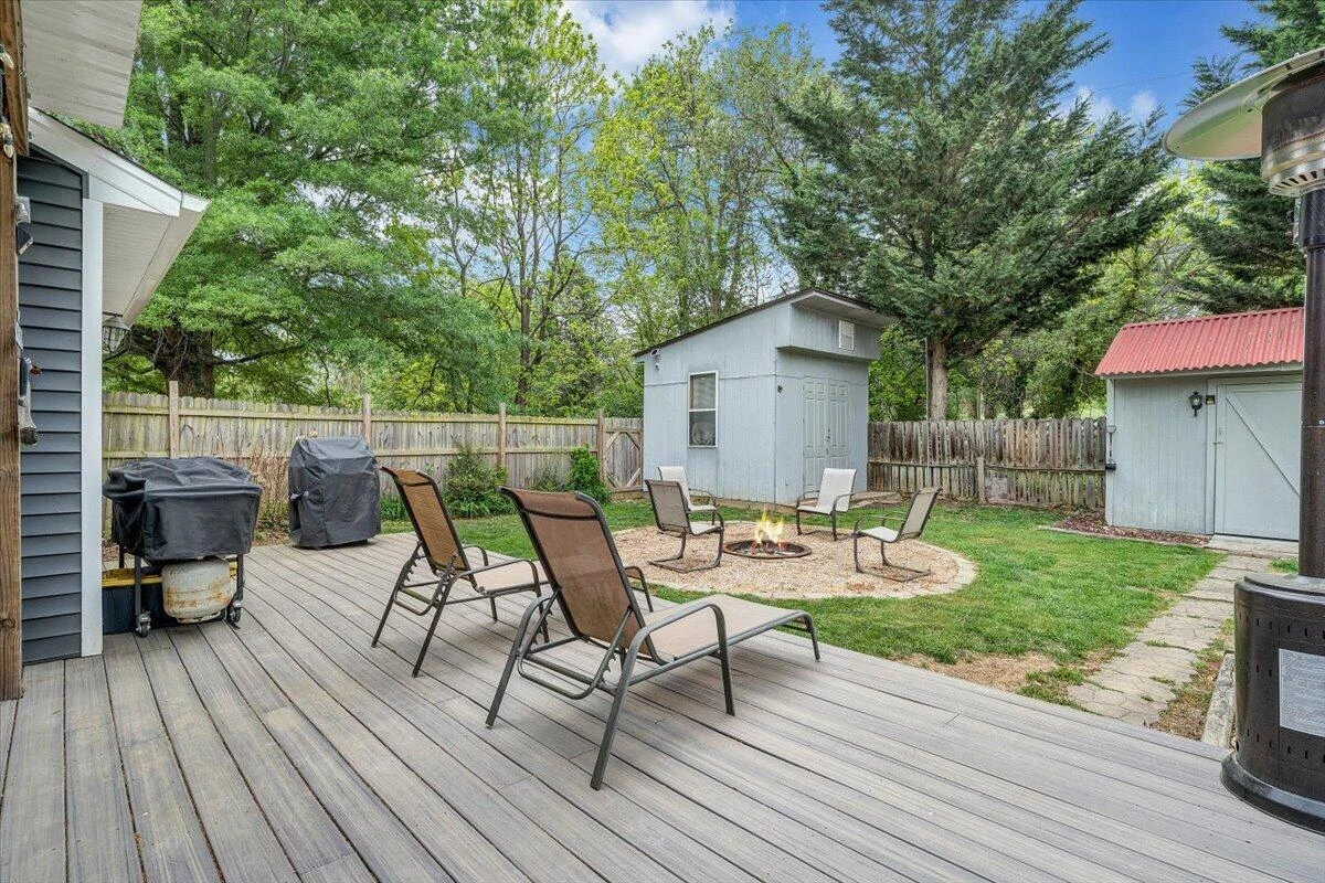 1233 Martha DR - Photo 48