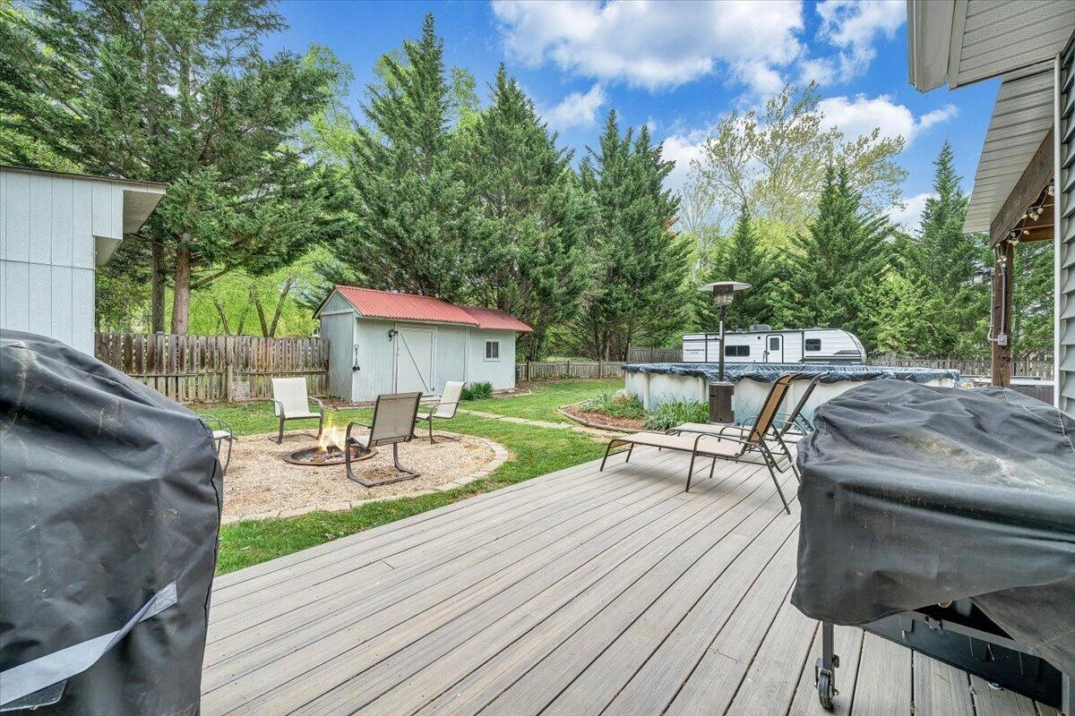 1233 Martha DR - Photo 49