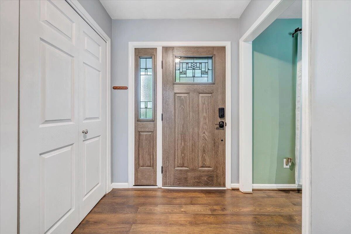 1233 Martha DR - Photo 6