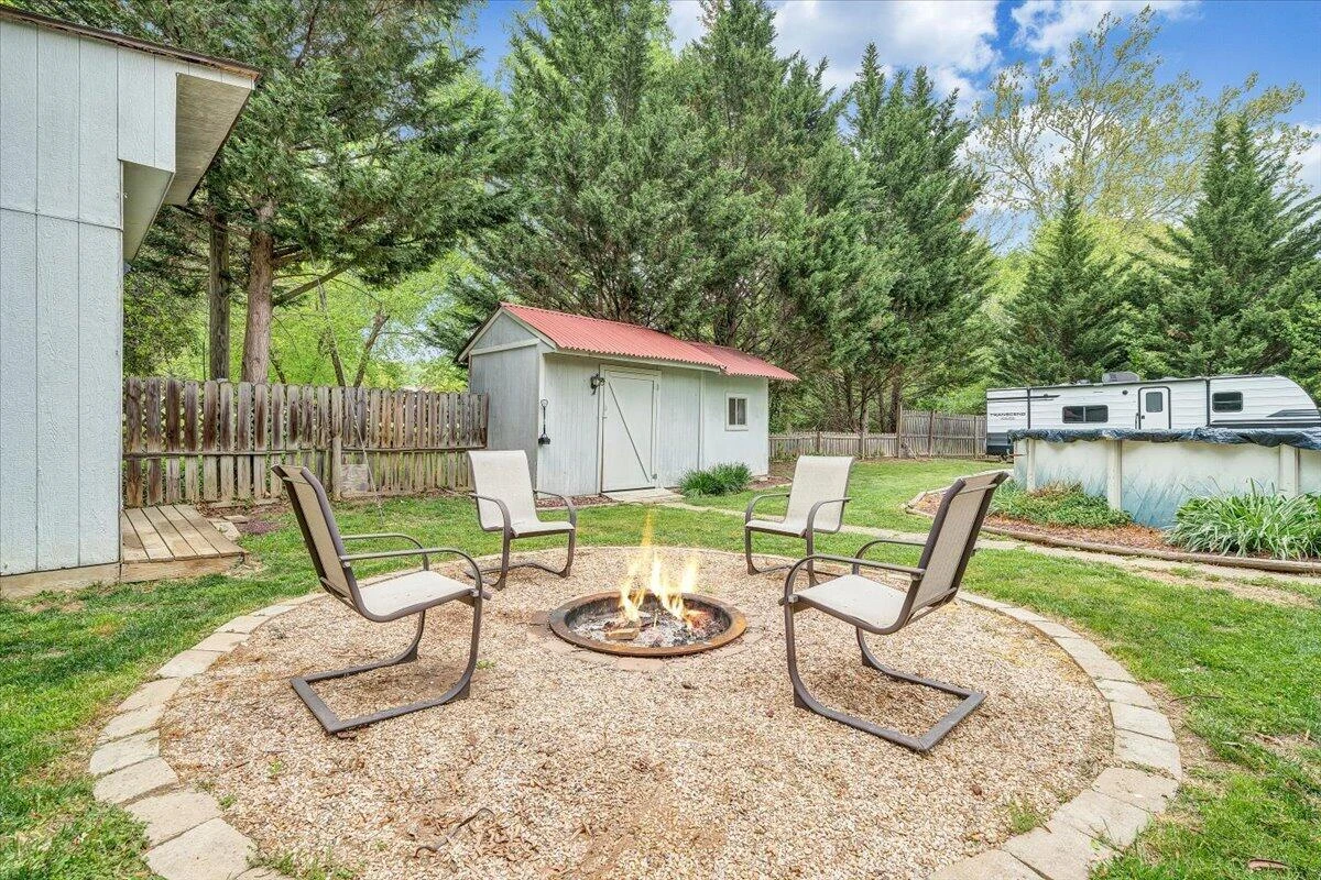 1233 Martha DR - Photo 51