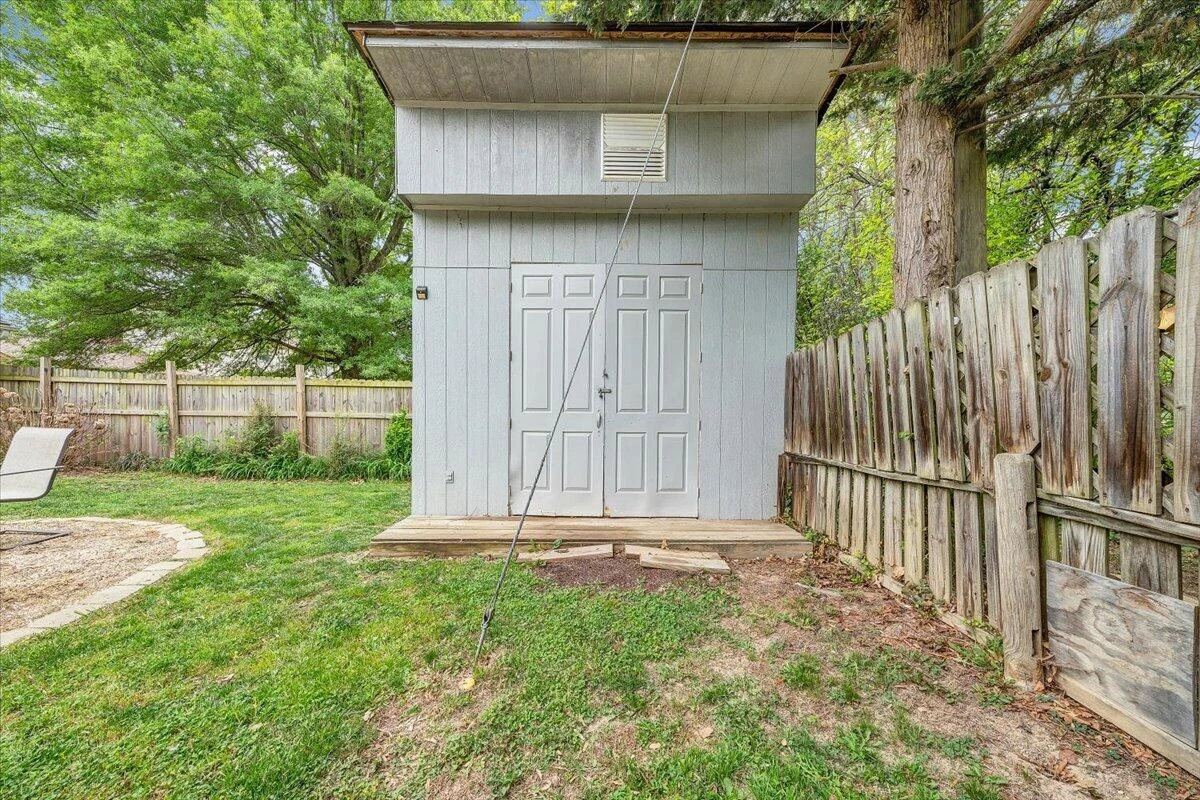 1233 Martha DR - Photo 52