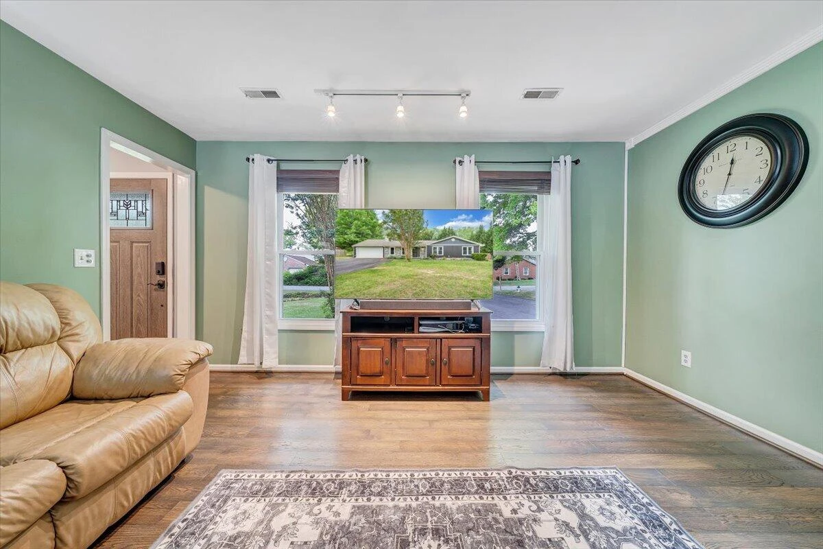 1233 Martha DR - Photo 10
