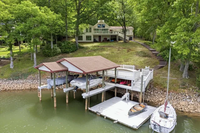 214 Twin Chimneys DR, Wirtz, VA, 24184