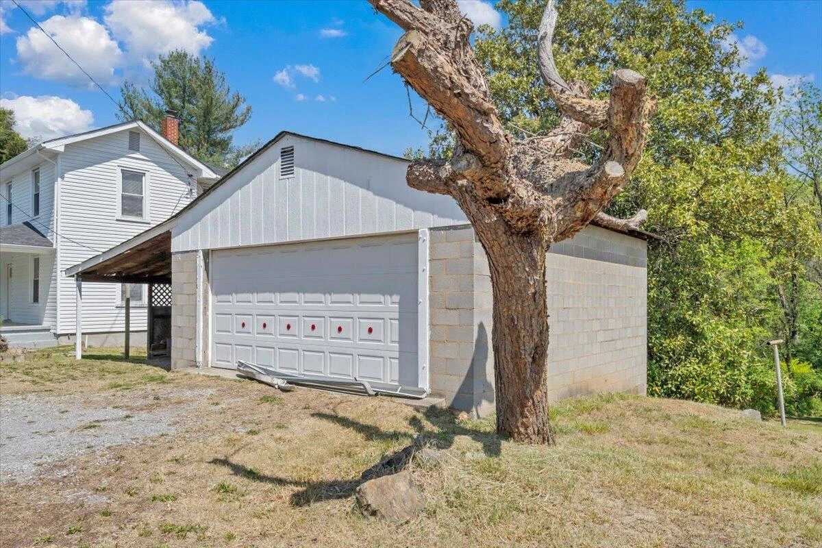 2415 Overlook RD - Photo 30