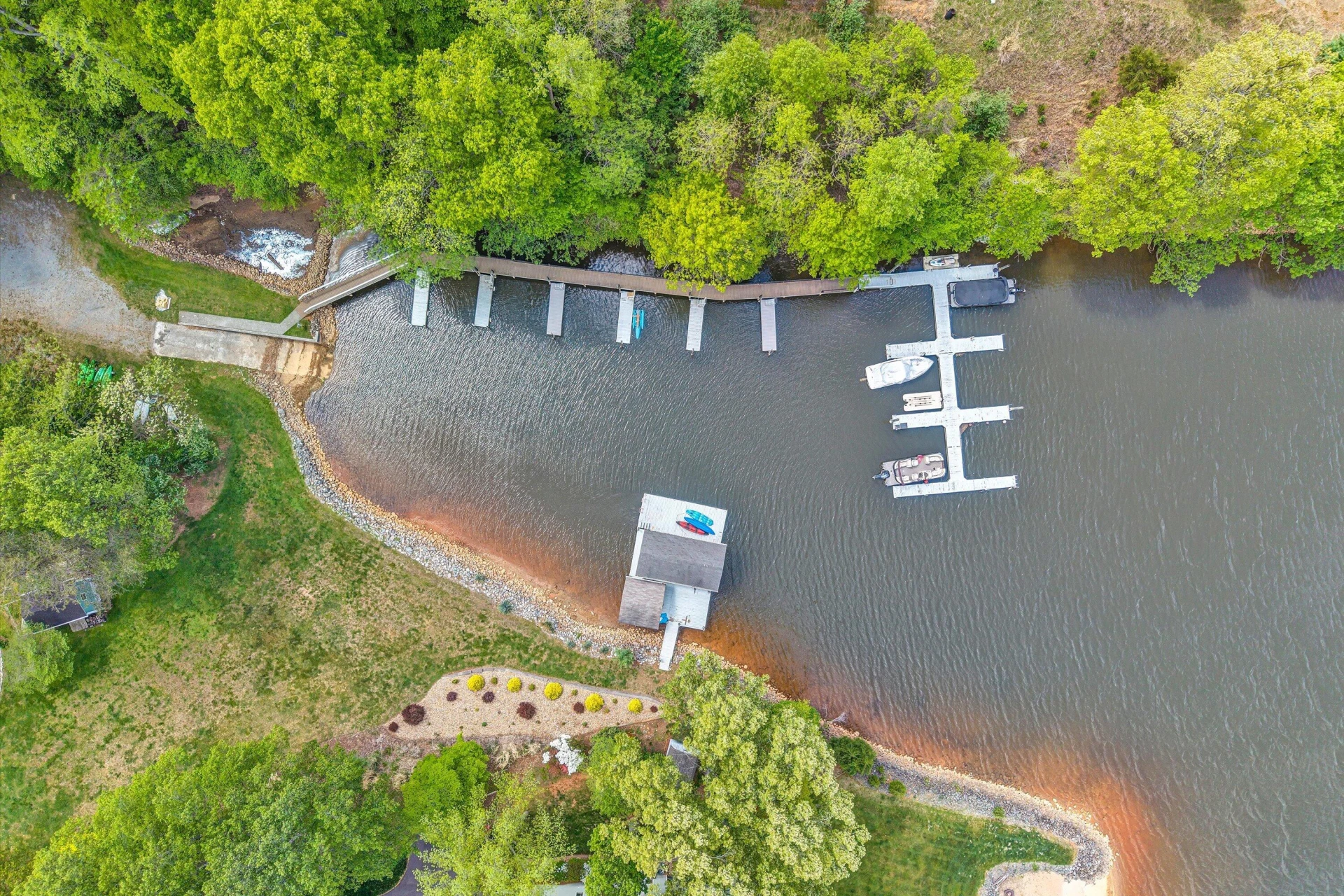 150 INDIAN POINTE DR - Photo 37