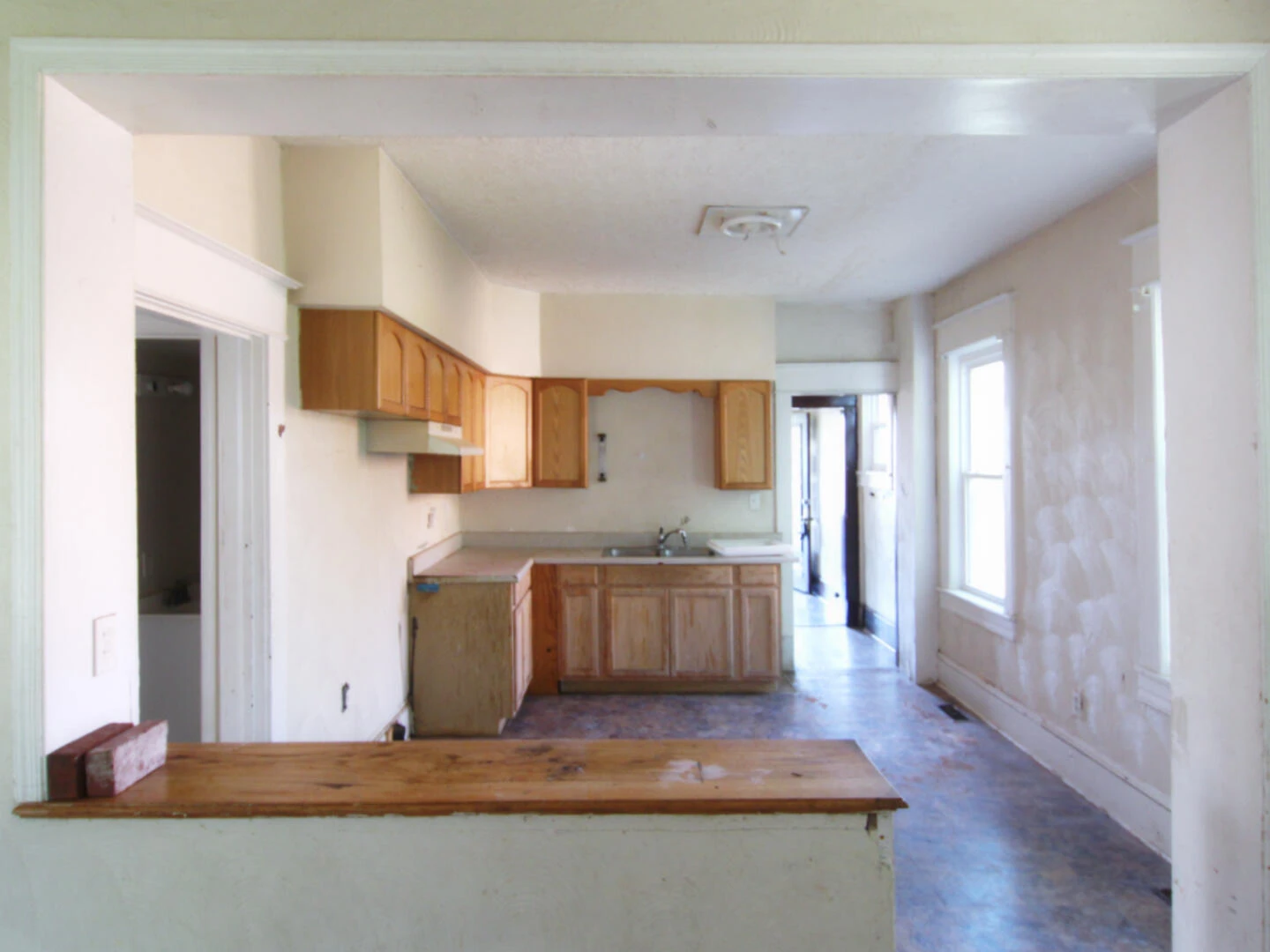 1651 Syracuse AVE - Photo 4