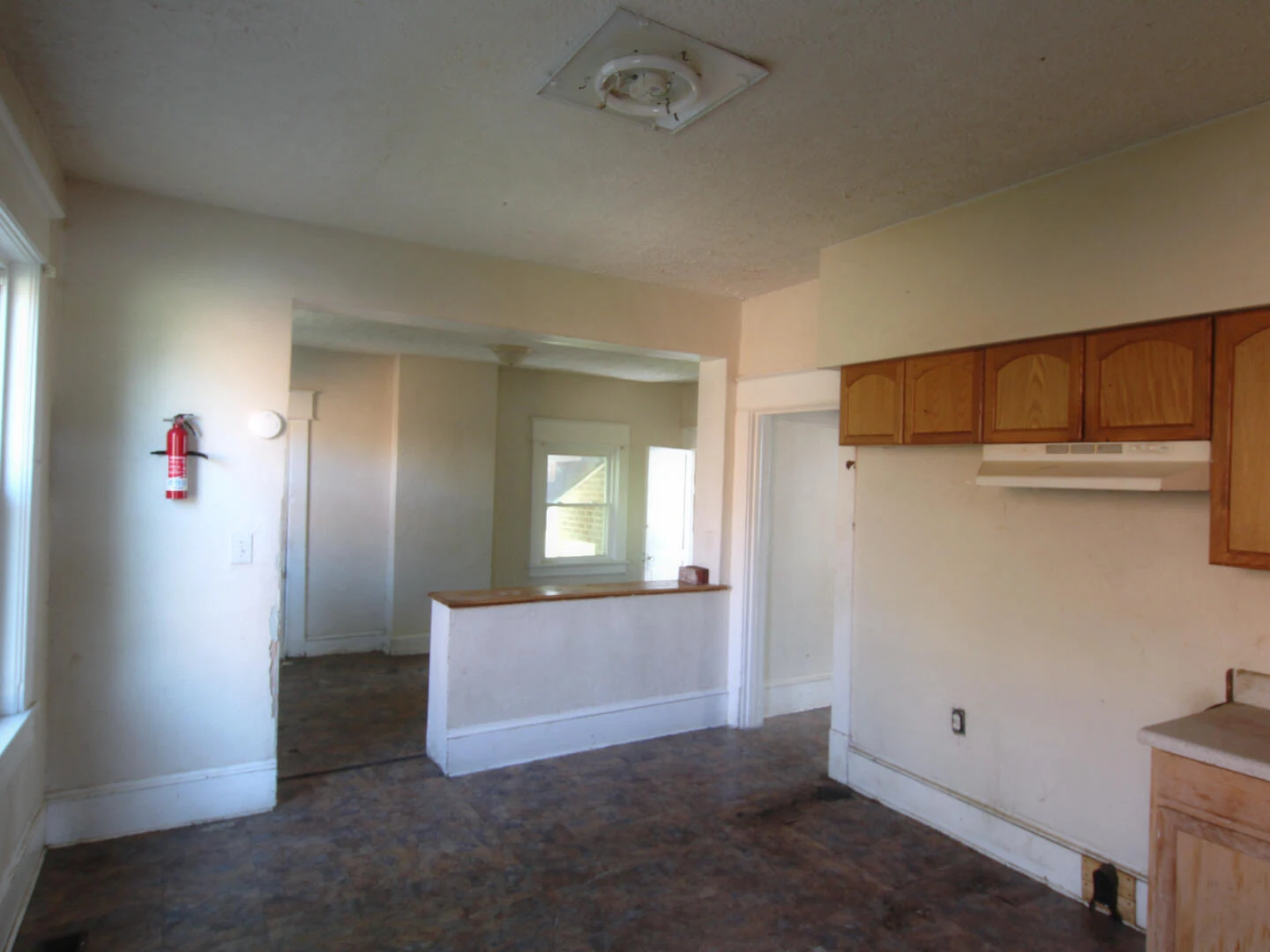 1651 Syracuse AVE - Photo 5