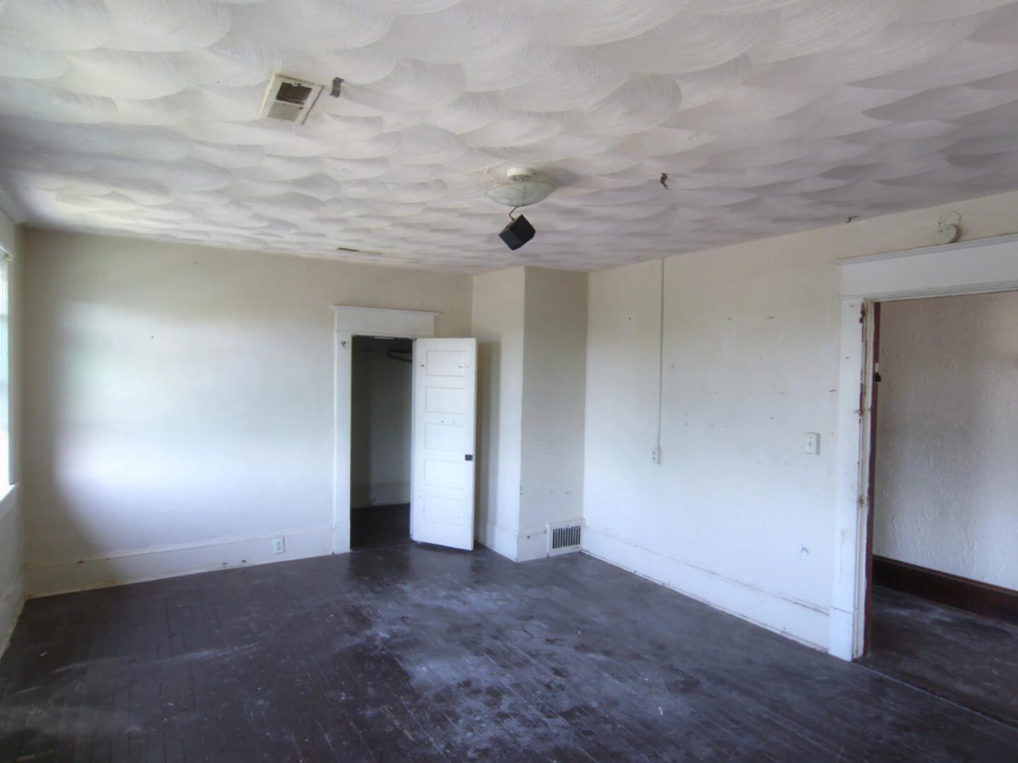1651 Syracuse AVE - Photo 8