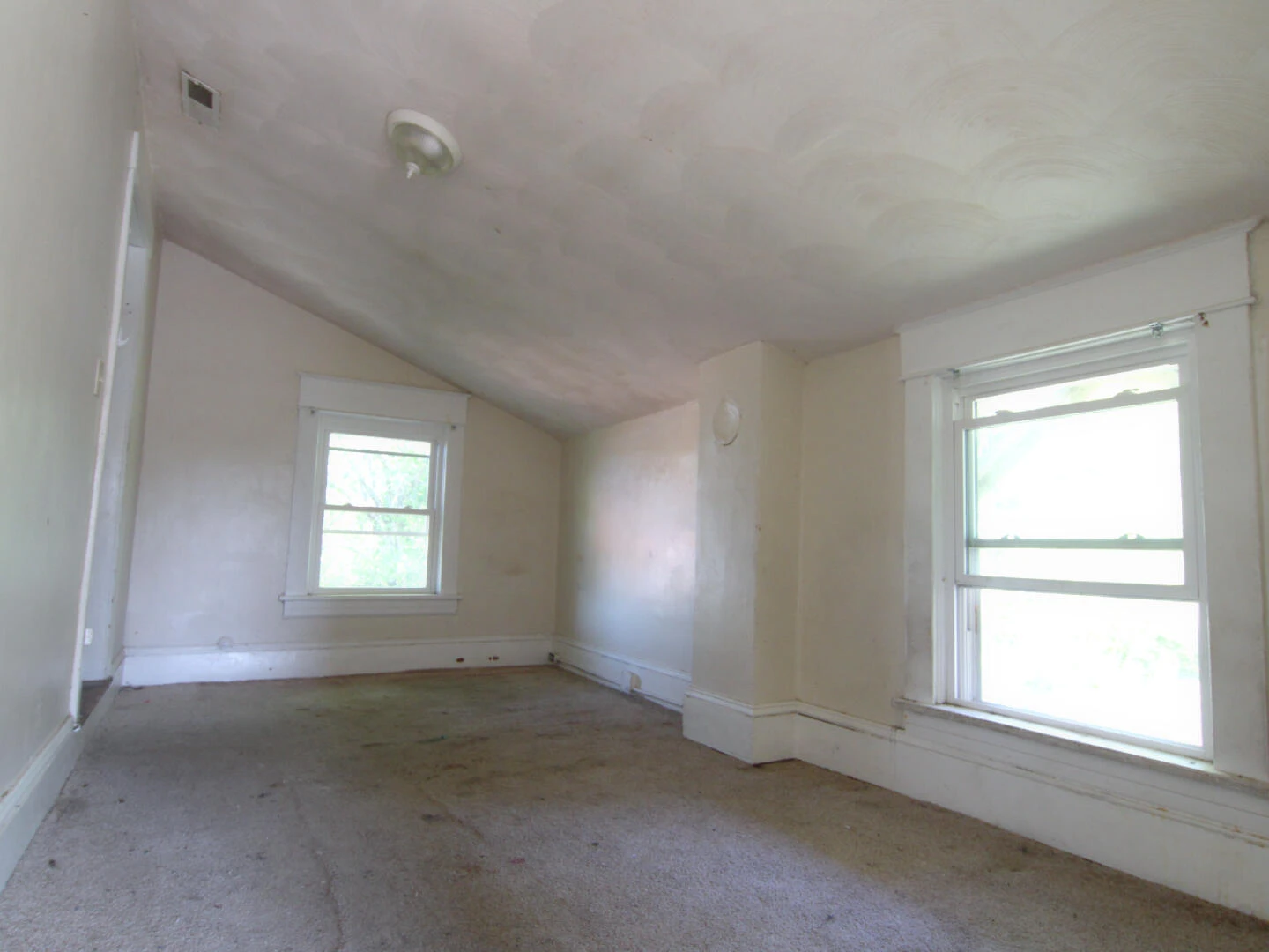 1651 Syracuse AVE - Photo 9