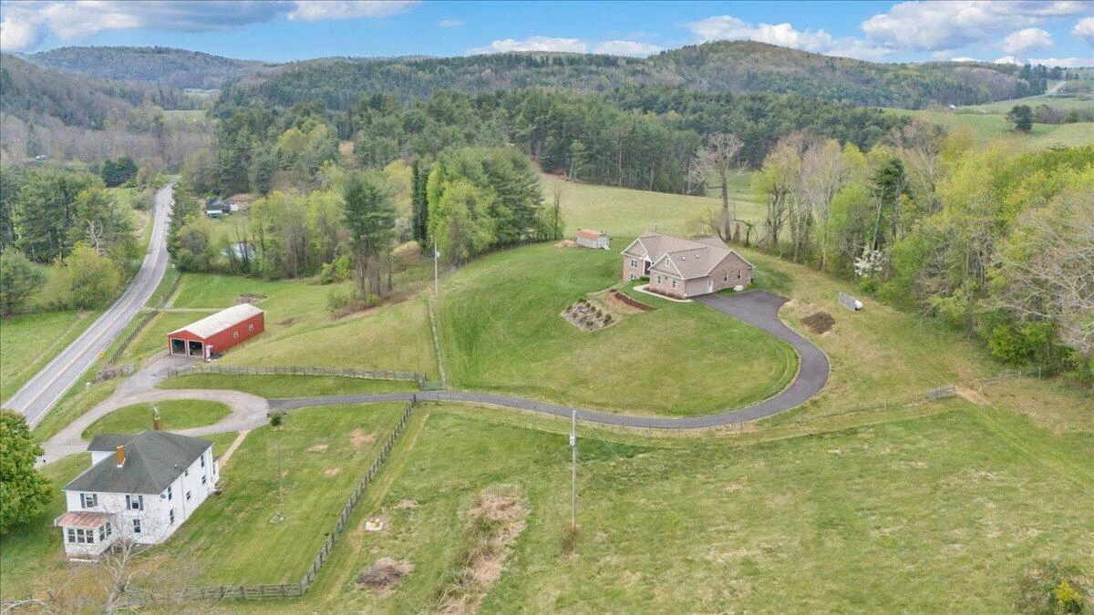 5551 Floyd HWY - Photo 2