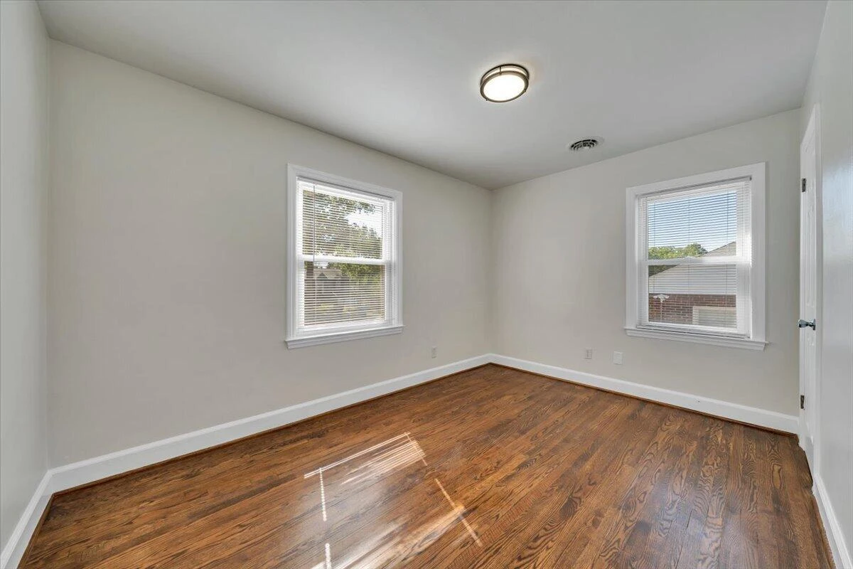 1811 Fareham RD - Photo 16