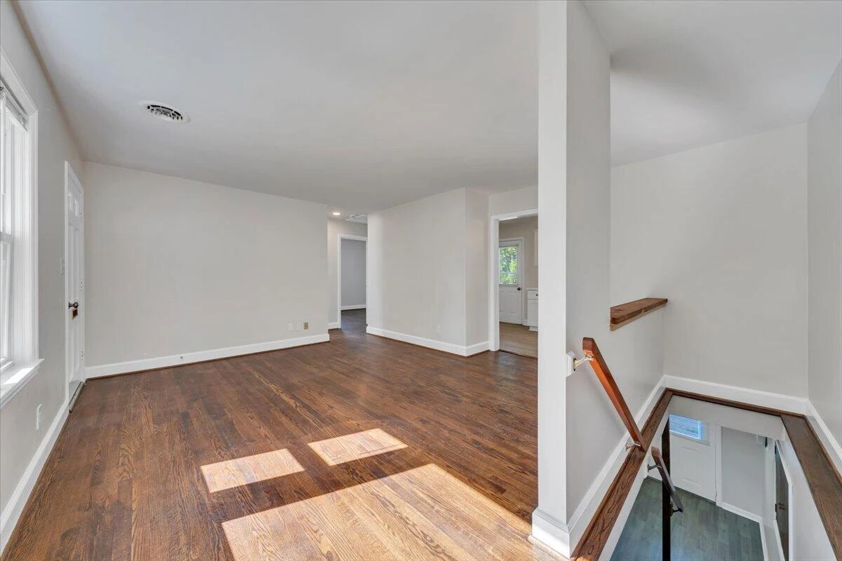 1811 Fareham RD - Photo 9