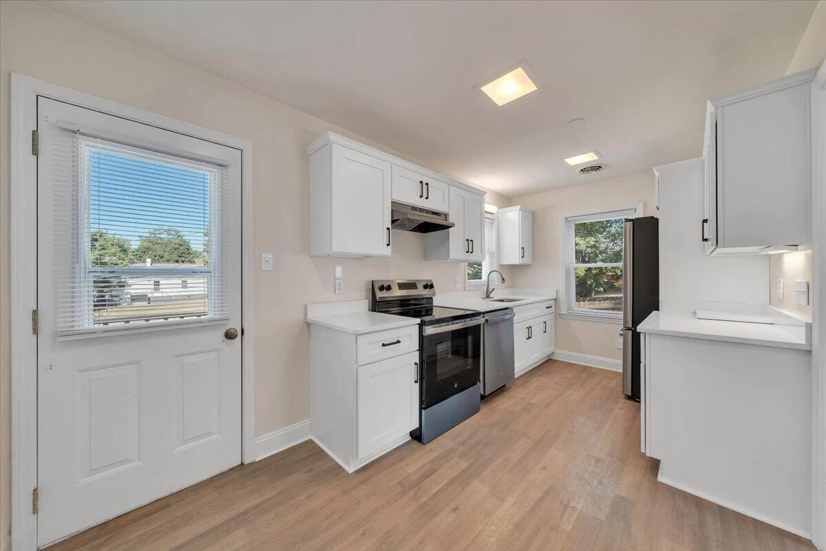 1811 Fareham RD - Photo 11