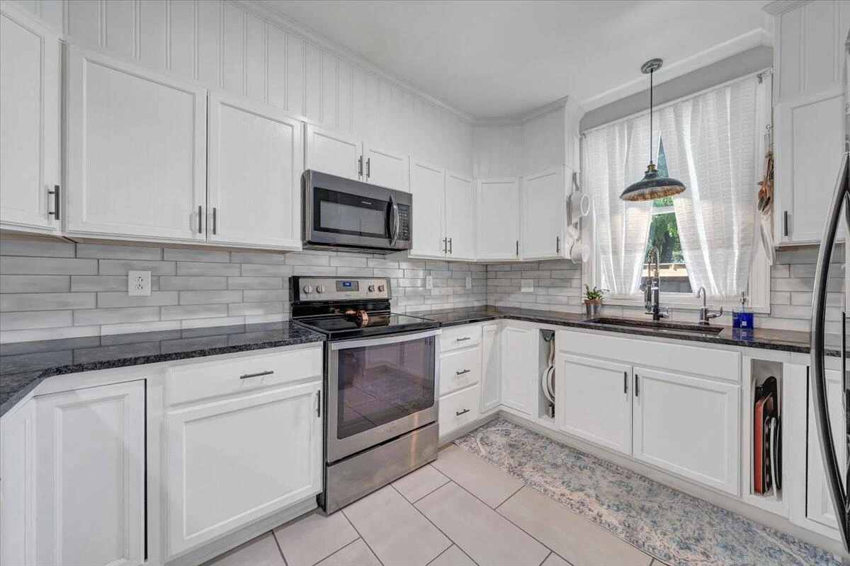 1701 Patterson AVE - Photo 32