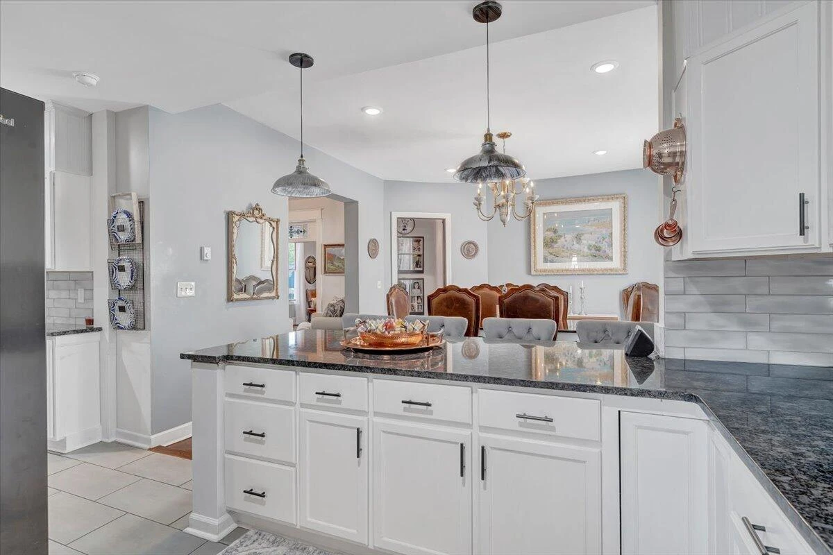 1701 Patterson AVE - Photo 35