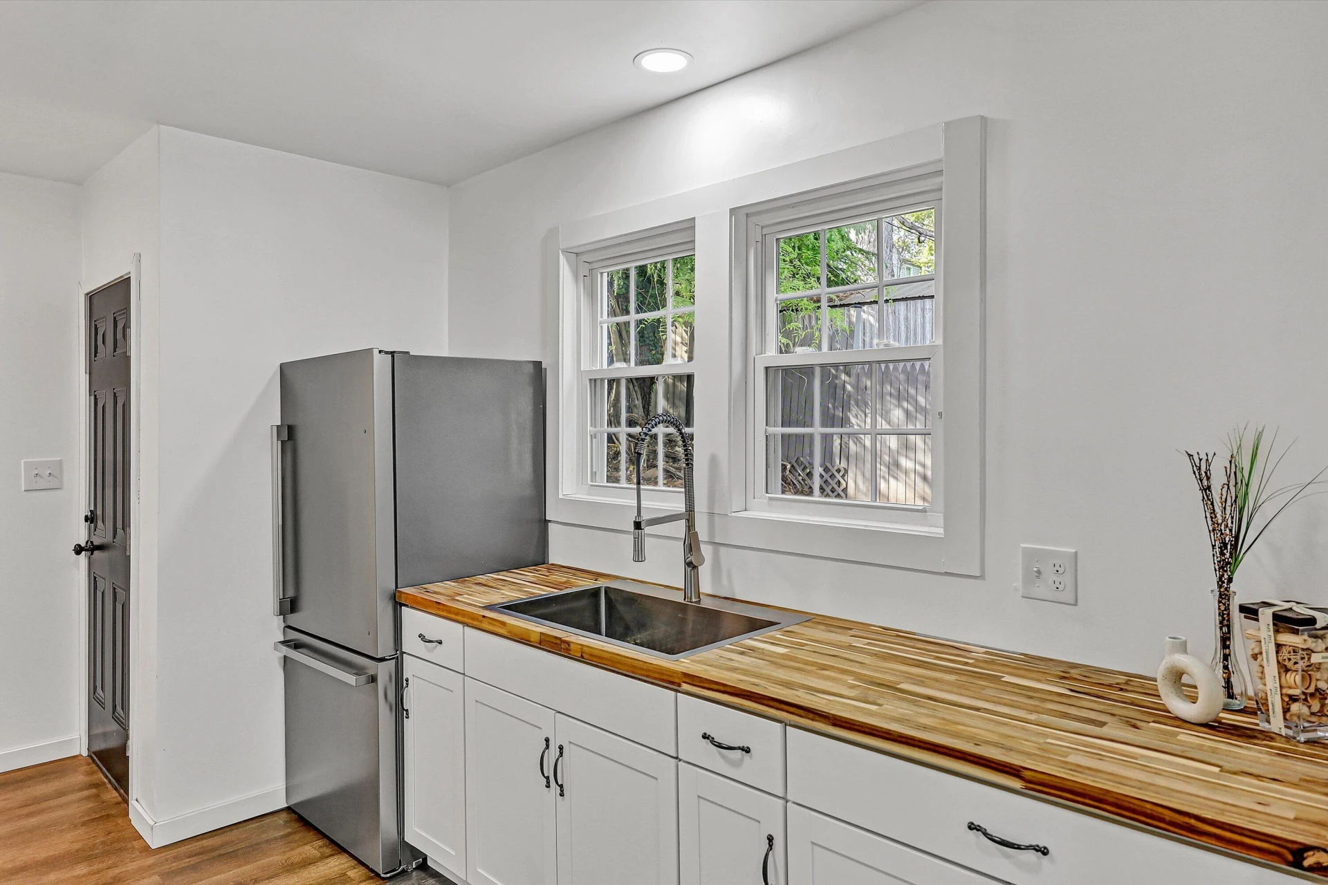 733 Craig ST - Photo 16