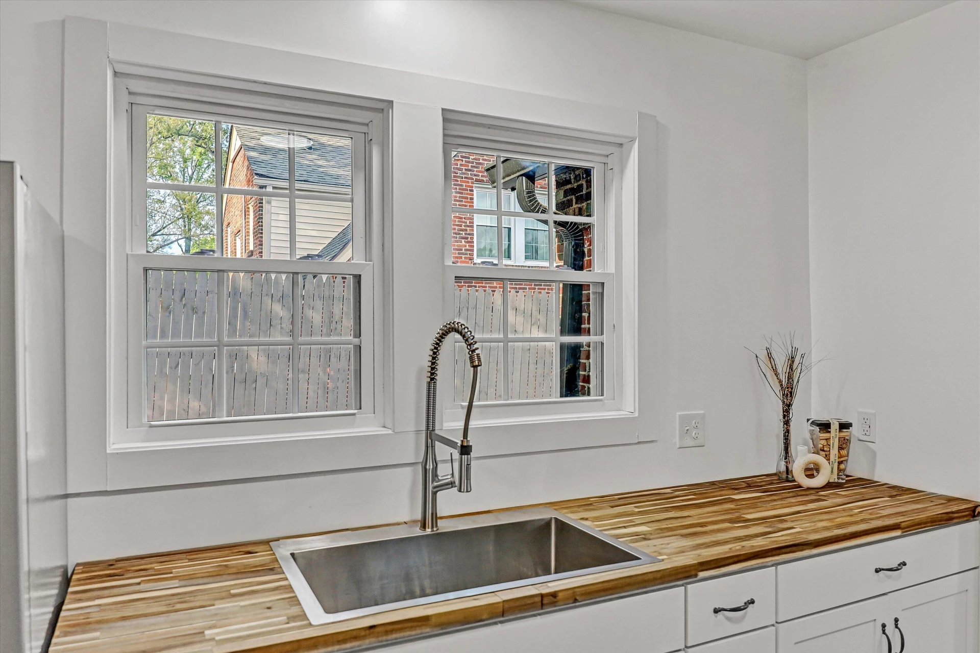 733 Craig ST - Photo 18