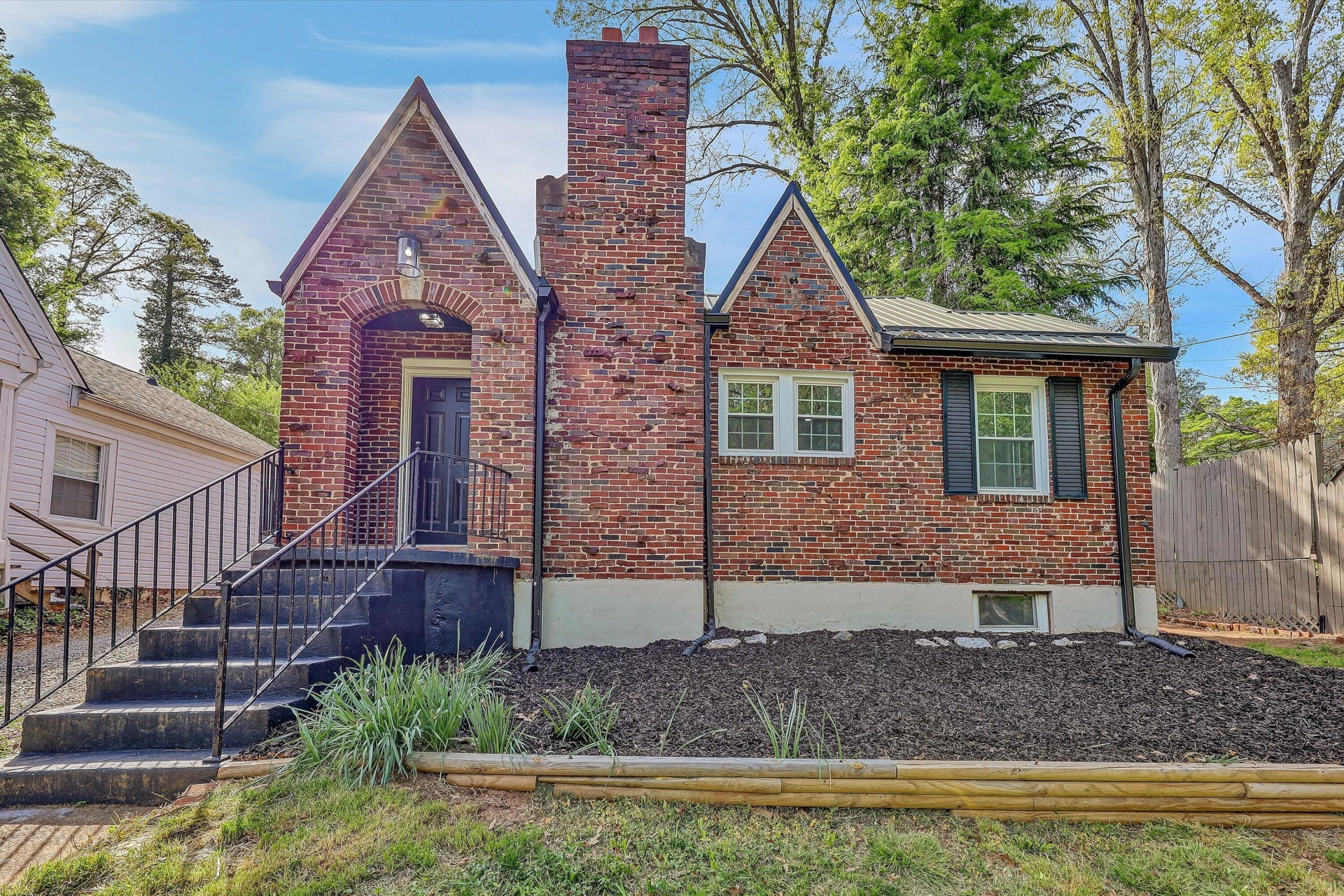 733 Craig ST - Photo 3
