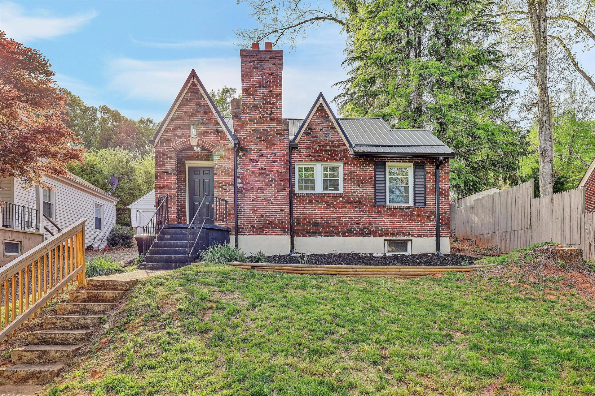 733 Craig ST - Photo 4