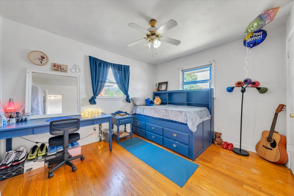4342 Holmes ST - Photo 10