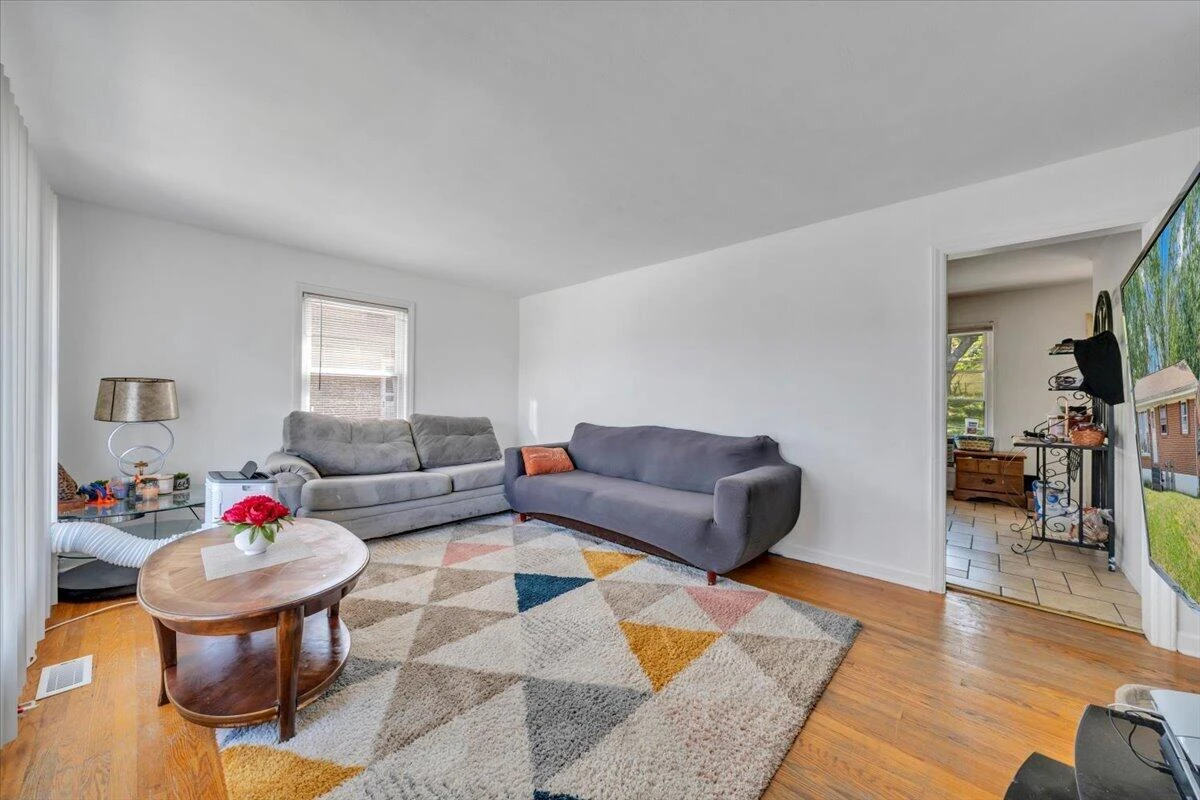 4342 Holmes ST - Photo 2
